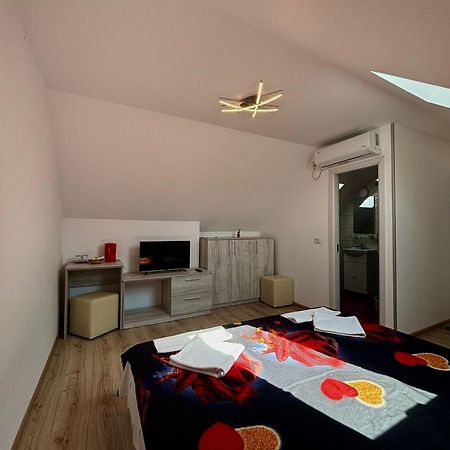 Calypso Rooms Fagaras Exterior foto