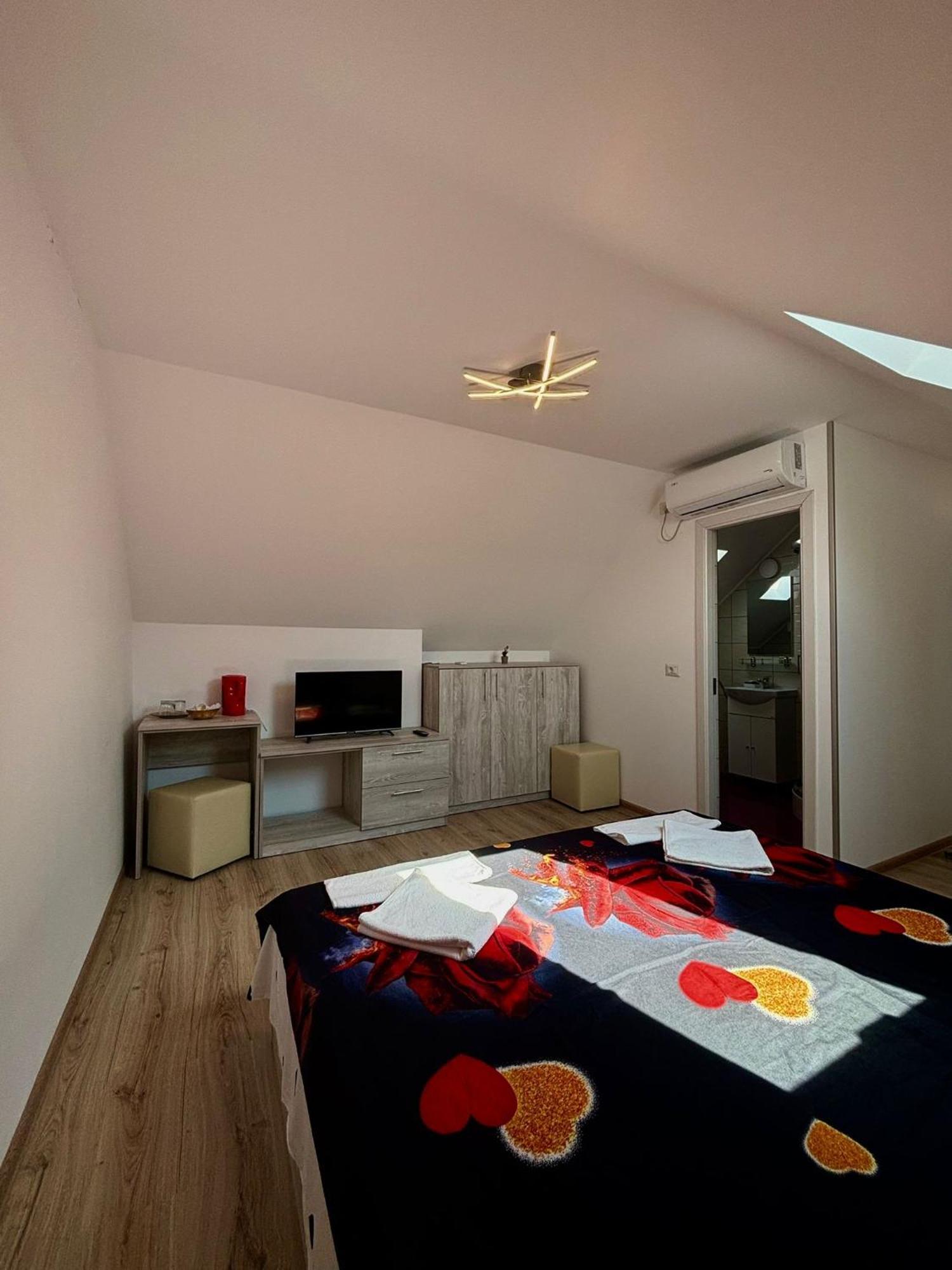 Calypso Rooms Fagaras Exterior foto